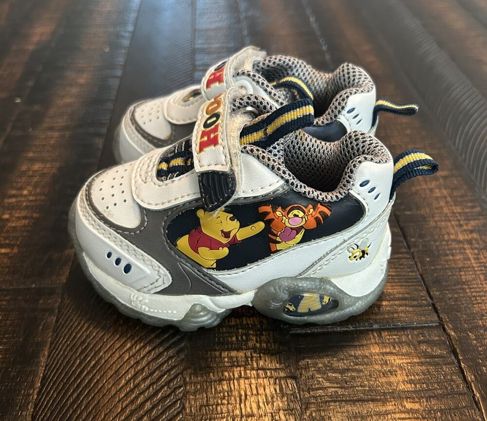 Vintage 90s Y2K Disney Winnie the Pooh Infant Toddler Size 3 Sneakers Shoes